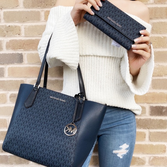 Michael Kors tote wallet blue ‼️SALE‼️‼️ - Picture 2 of 8